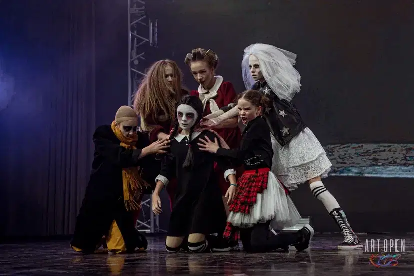 Stage Art Kids Addams Family