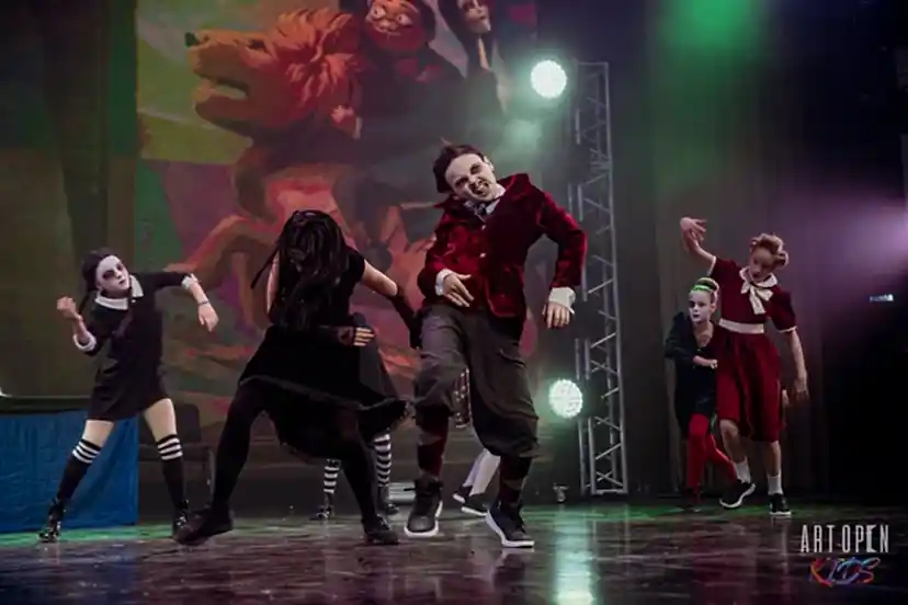 Stage Art Kids Addams Family