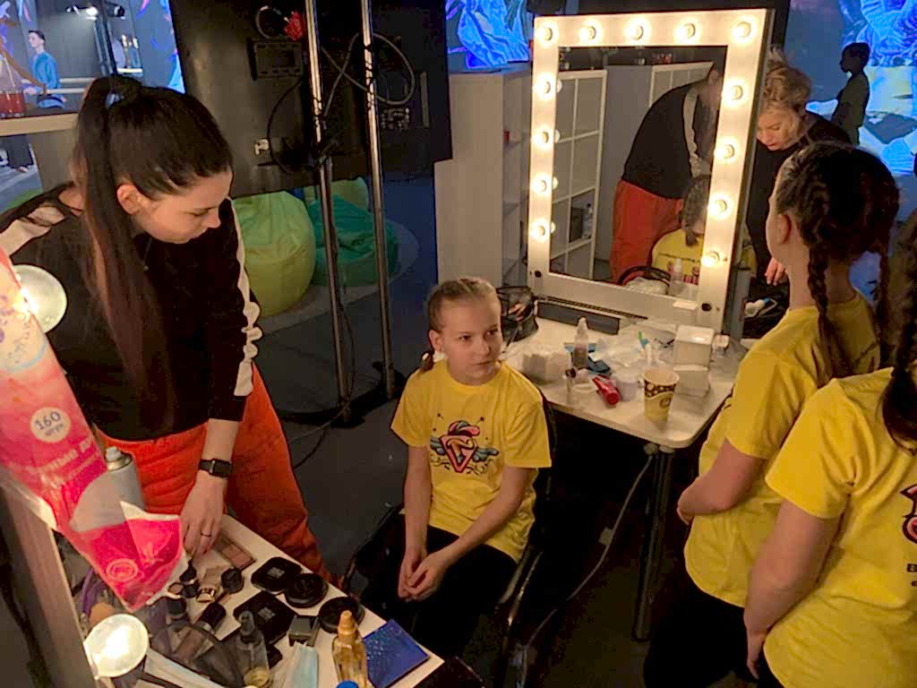 Stage Art Dance Revolution