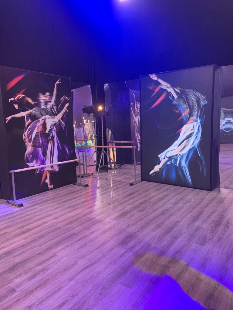 Stage Art Dance Revolution