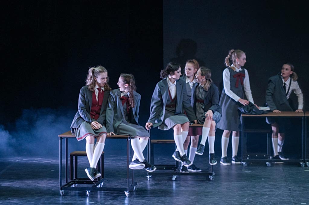 Спектакль «Новенькая»