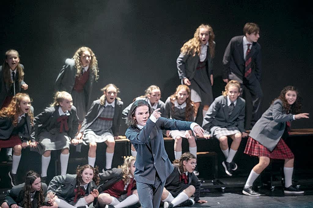 Спектакль «Новенькая»