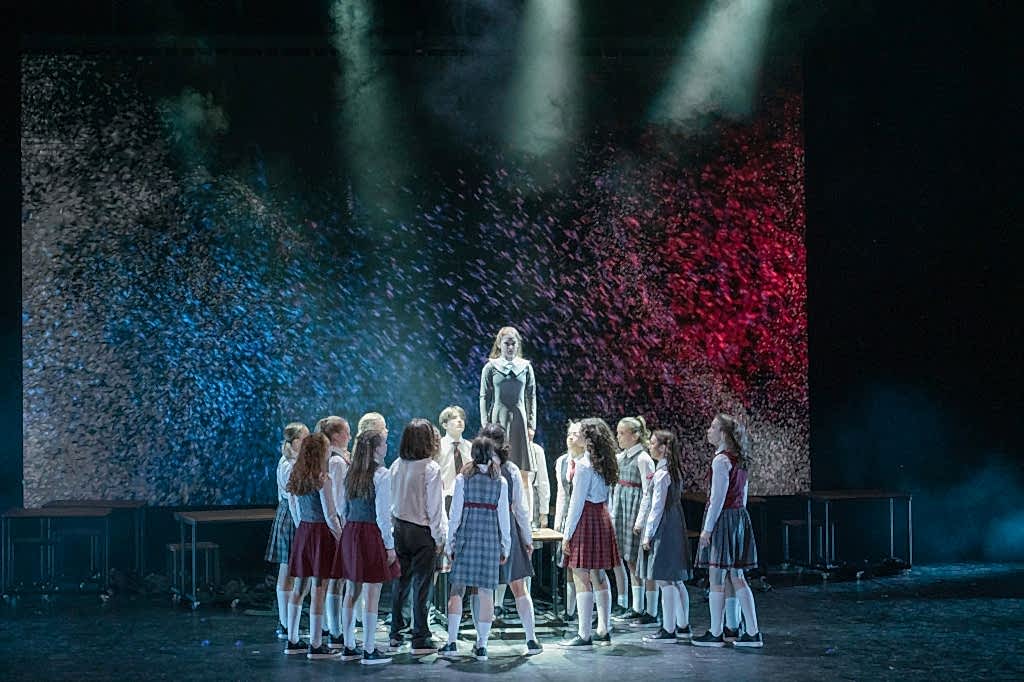 Спектакль «Новенькая»