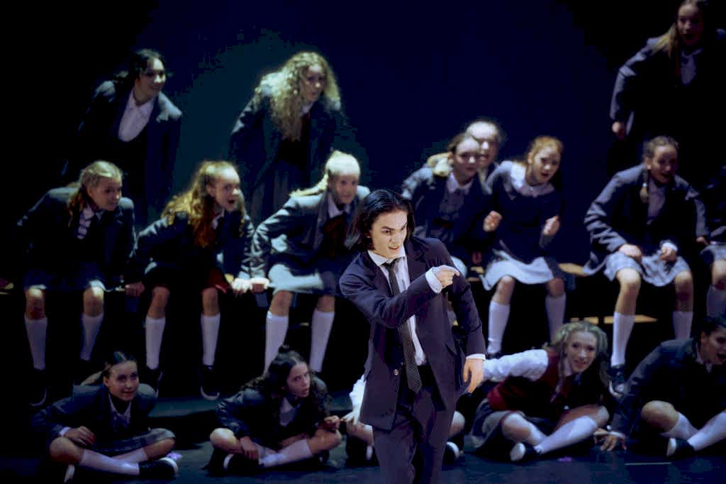 Спектакль «Новенькая»