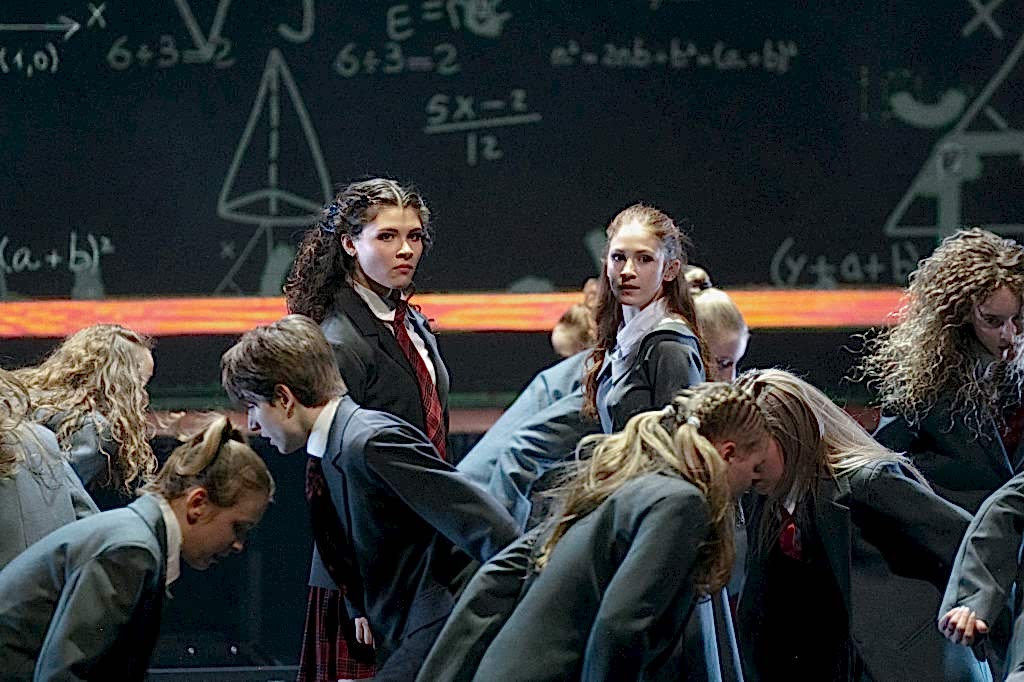 Спектакль «Новенькая»